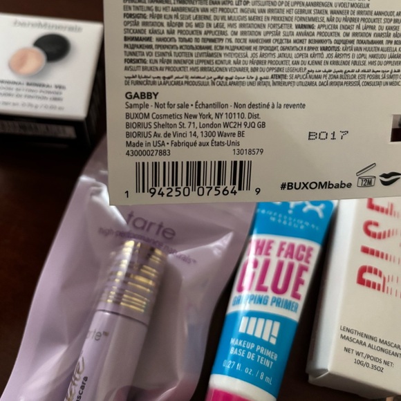 Assorted makeup bundle - Picture 6 of 7